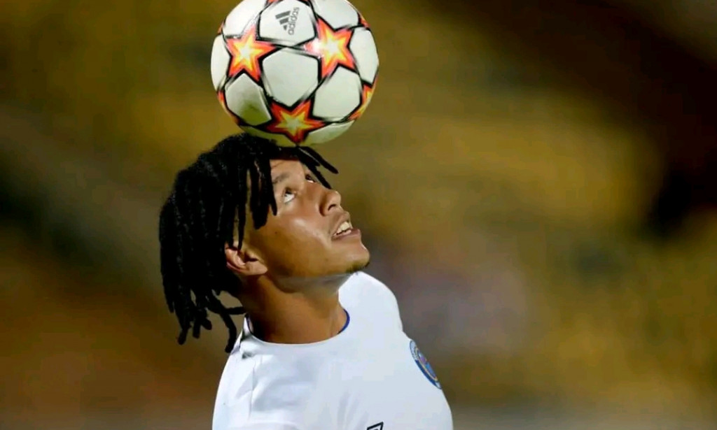 Kaizer Chiefs closing in on first signing!